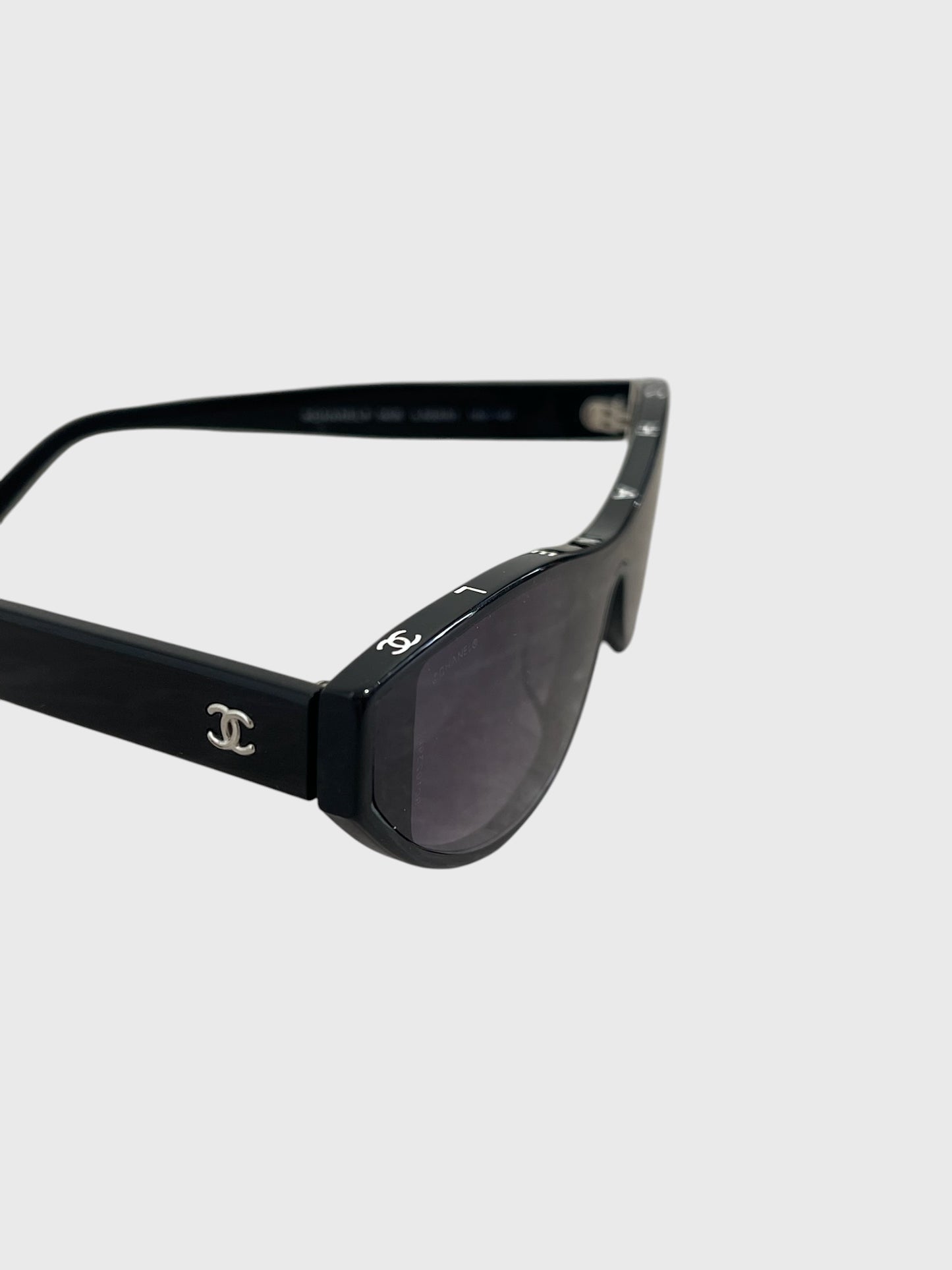 Lunettes de soleil Chanel noires