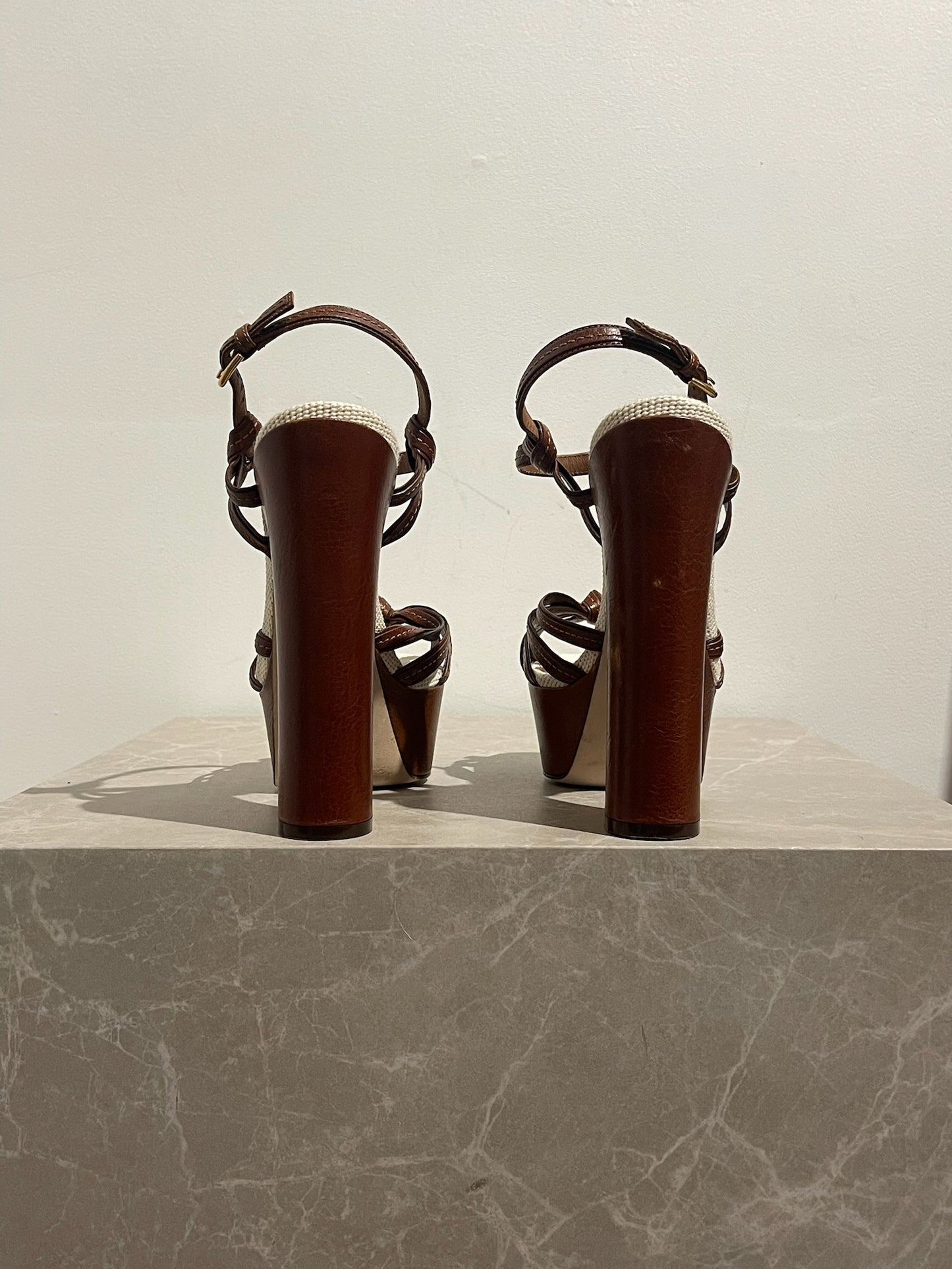 Sandales Dolce & Gabbana marron T.38