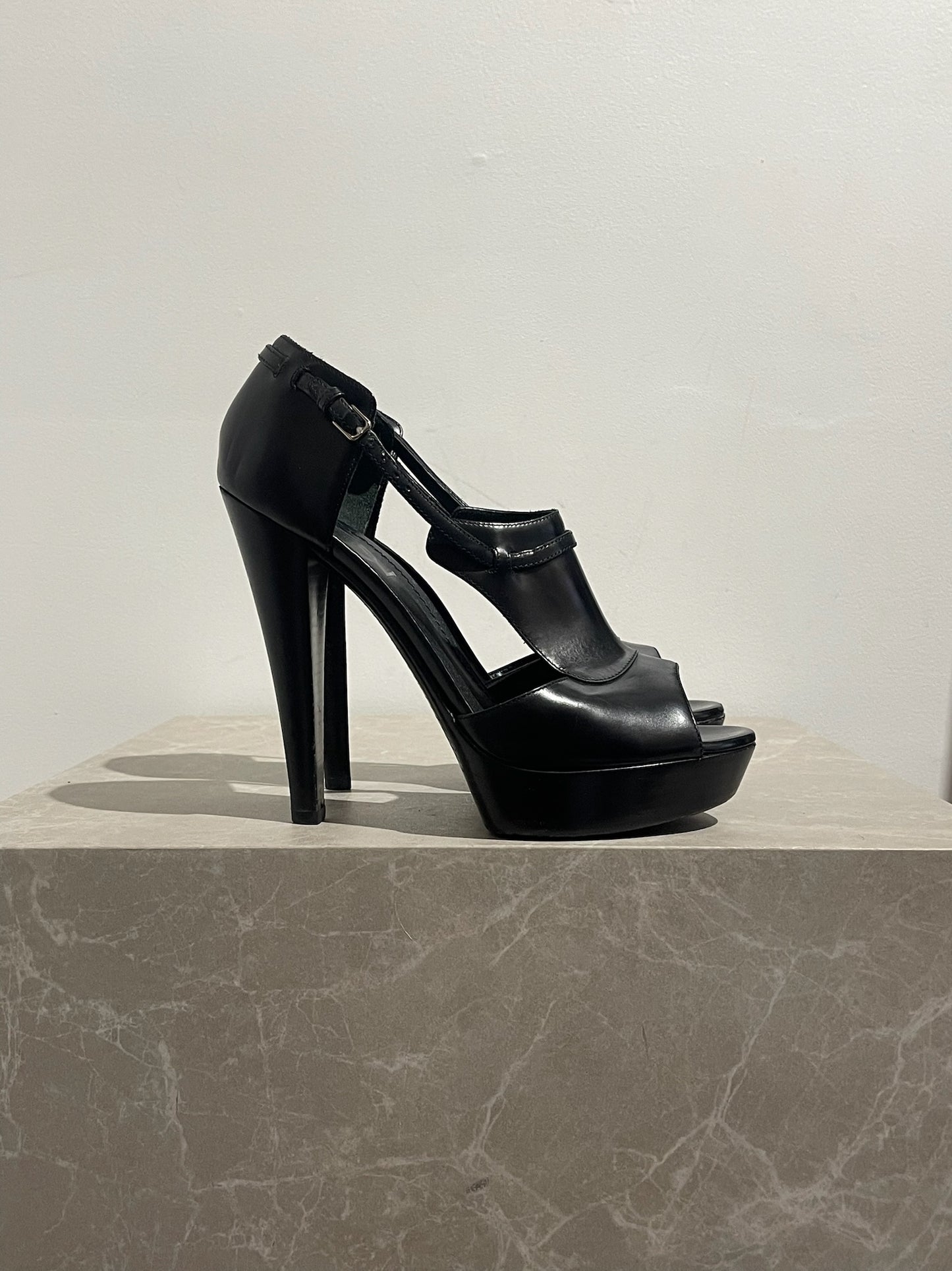 Sandales Yves Saint Laurent noires T.37,5
