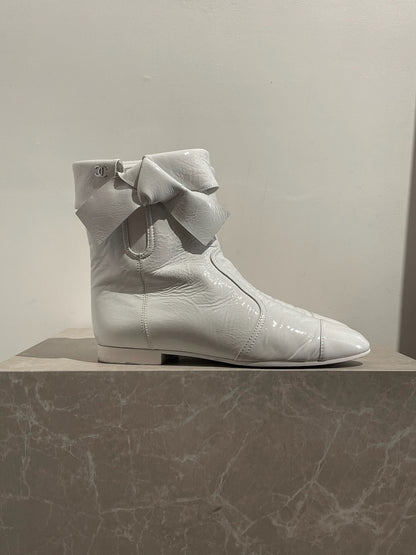 Bottines Chanel blanches T.39