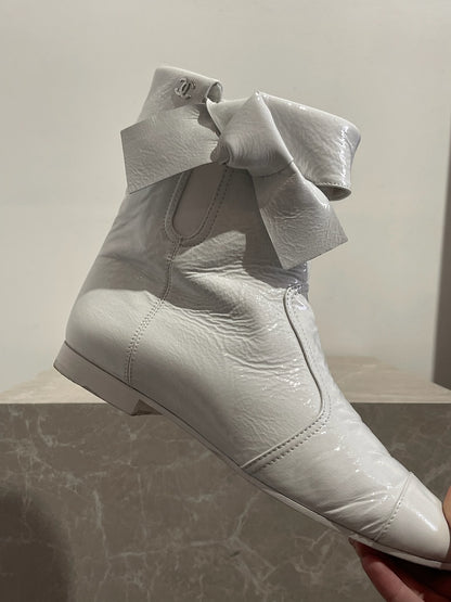 Bottines Chanel blanches T.39