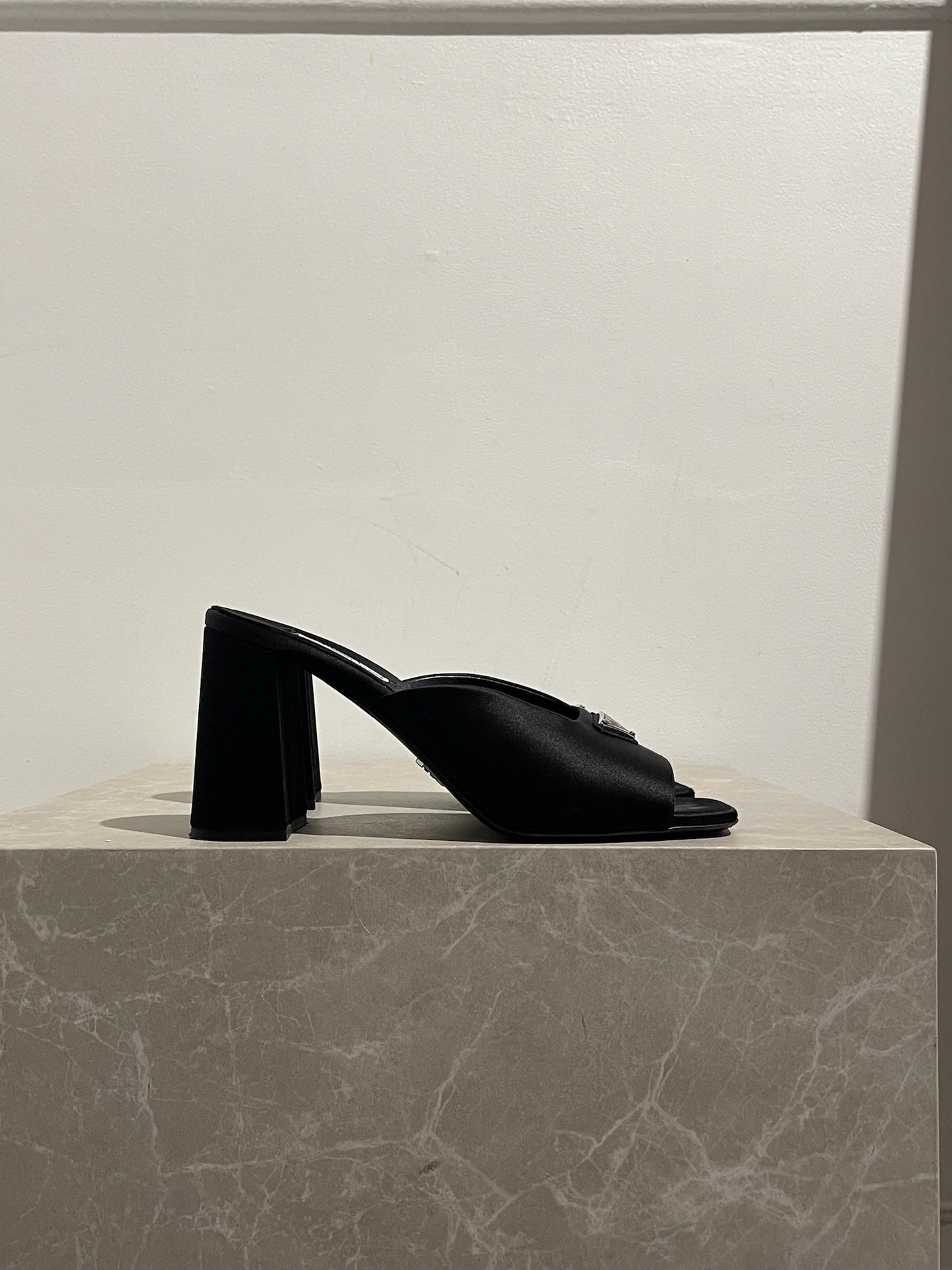 Mules Prada noires T.38