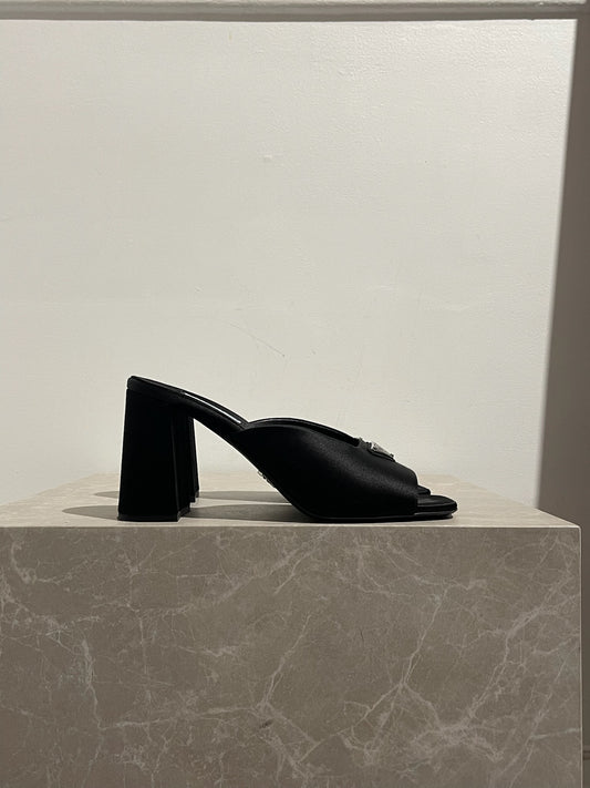 Mules Prada noires T.38