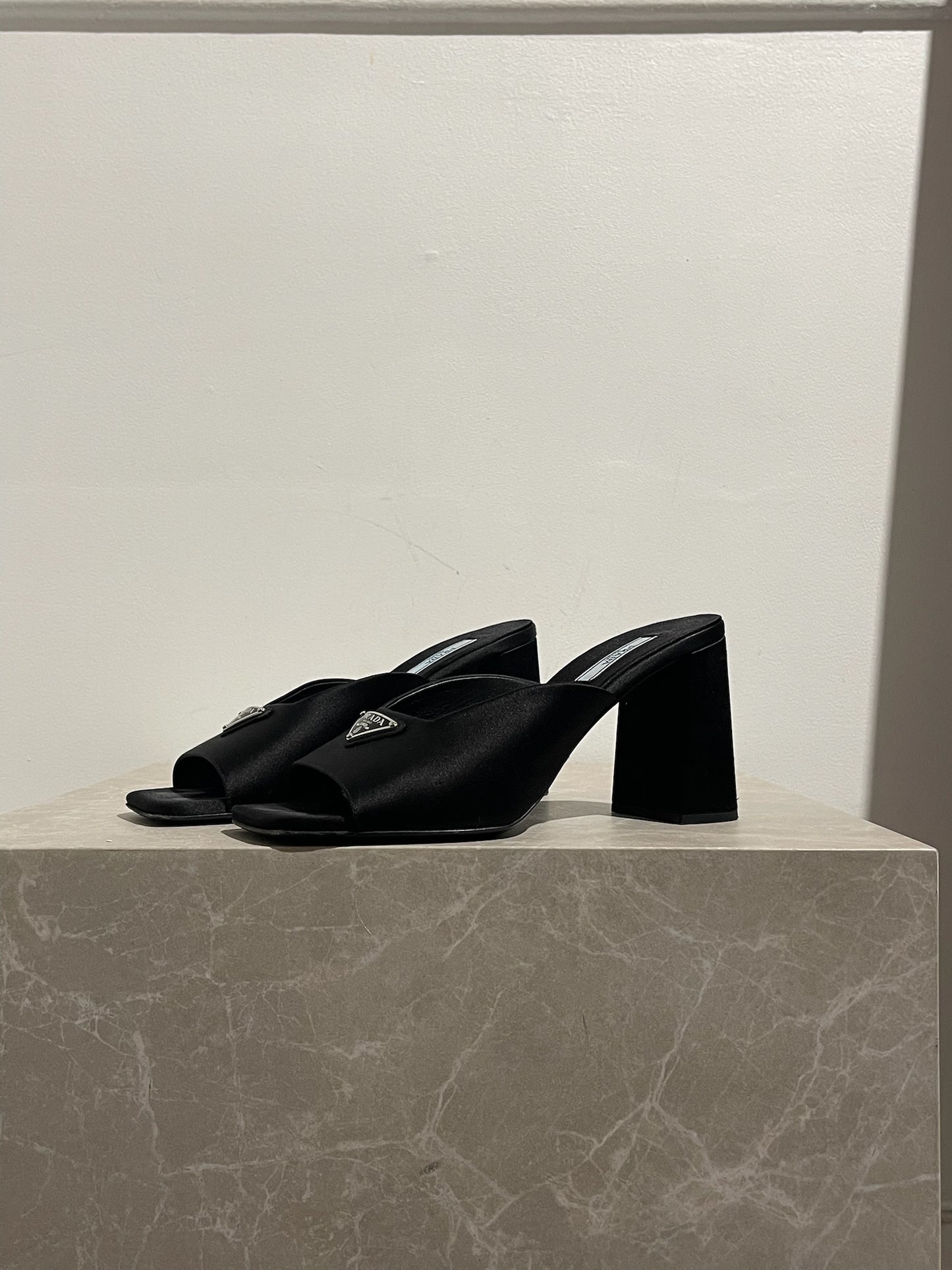 Mules Prada noires T.38