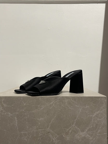 Mules Prada noires T.38