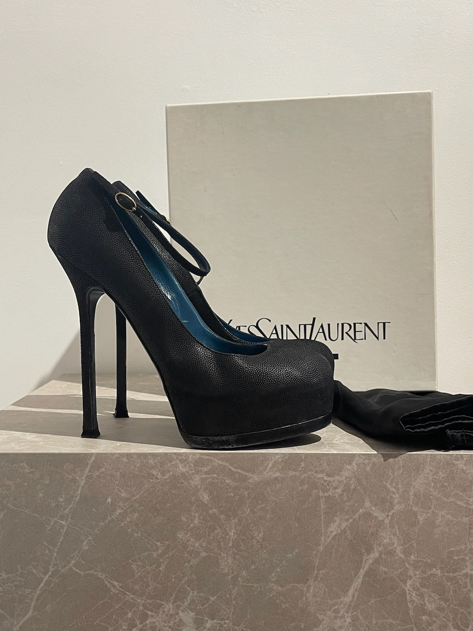 Escarpins Yves Saint Laurent noirs T.39