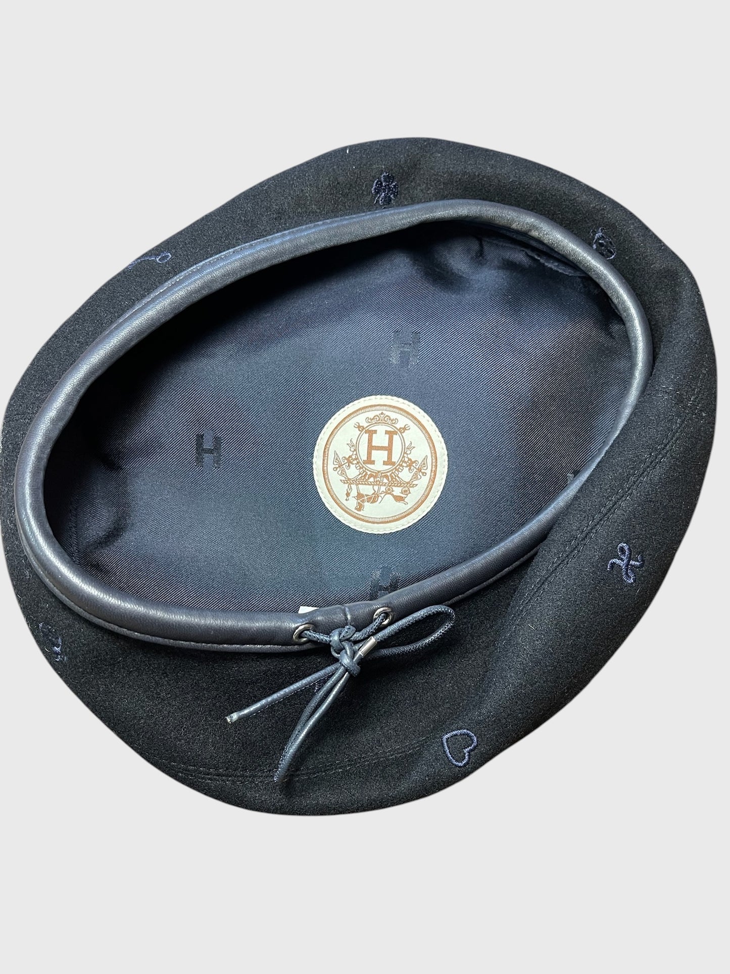 Béret Hermès noir T.57