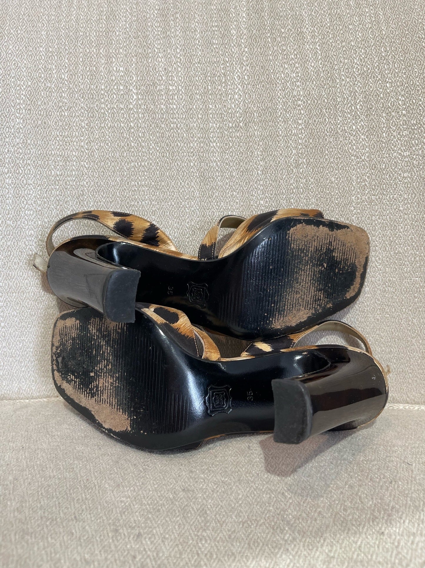 Sandales Versace léopard T.35