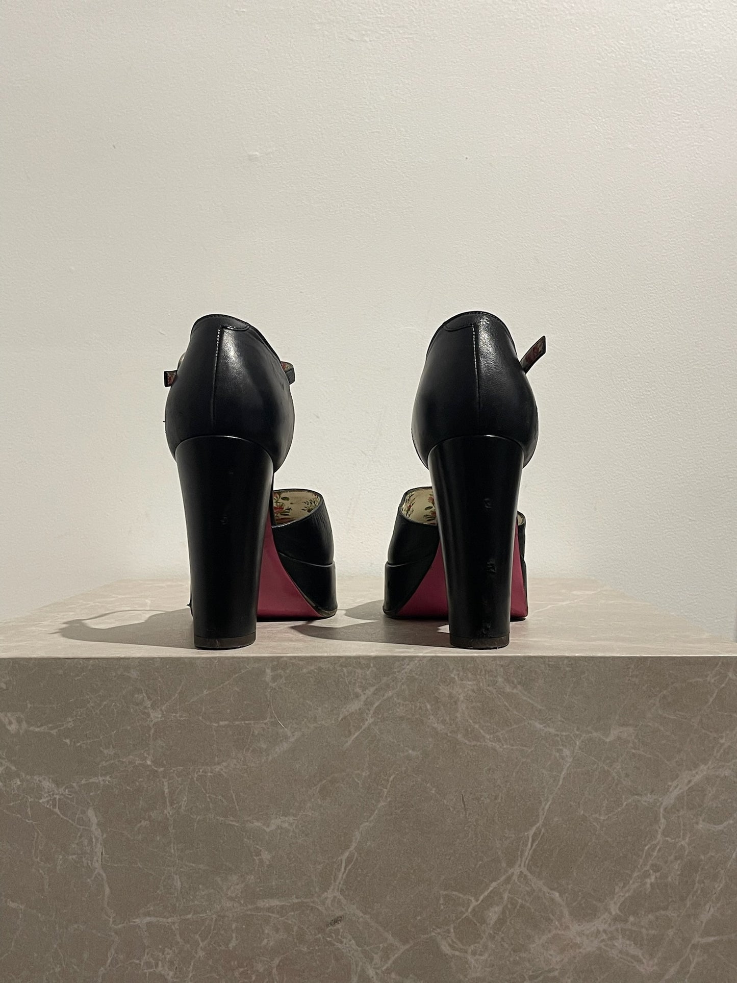 Escarpins Gucci noirs T.36