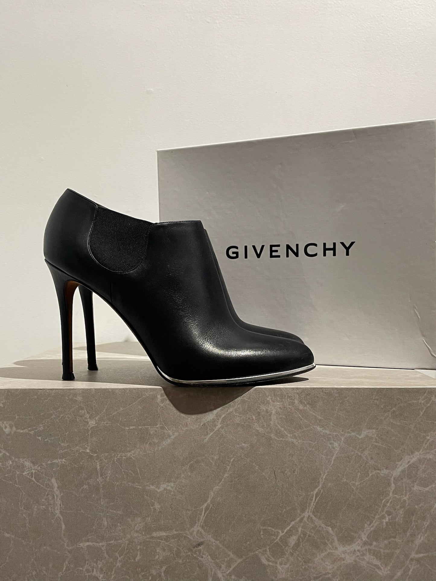 Boots Givenchy noires T.38,5