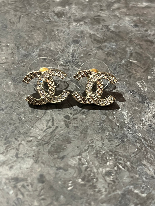 Boucles d'oreilles Chanel CC doré matelasse