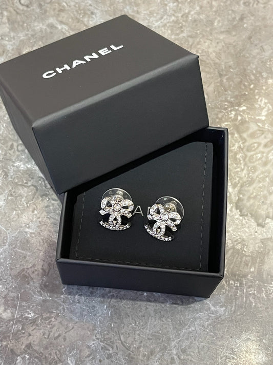 Boucles d'oreilles Chanel noeuds argents