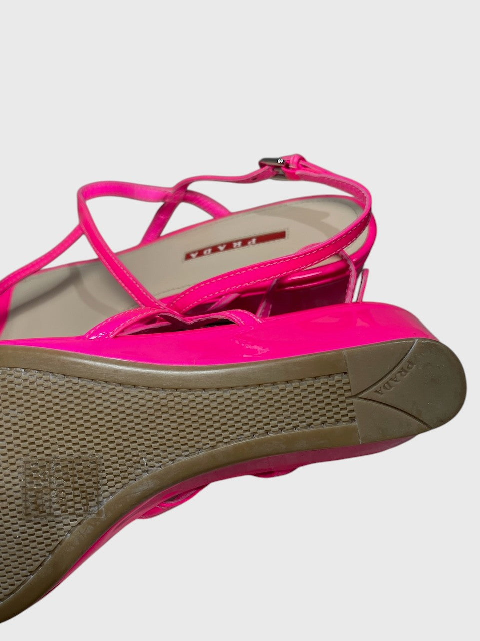 Sandales Prada roses T.40