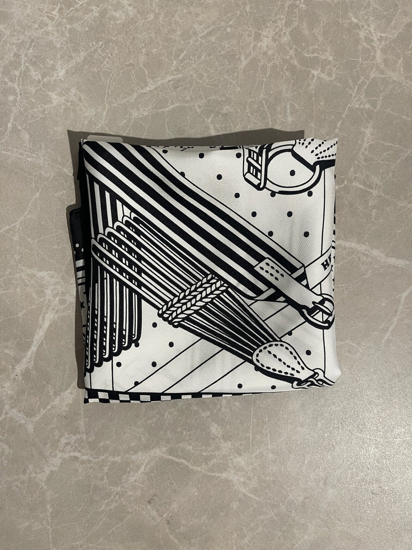 Carré 55 Hermès Sangle en zigzag noir