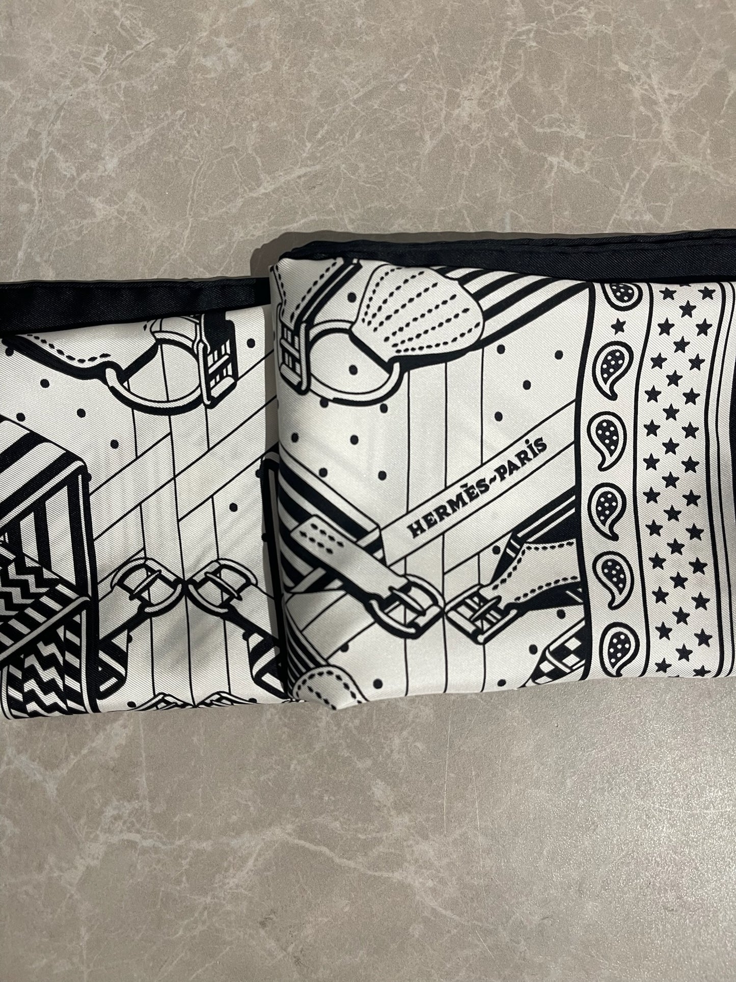 Carré 55 Hermès Sangle en zigzag noir