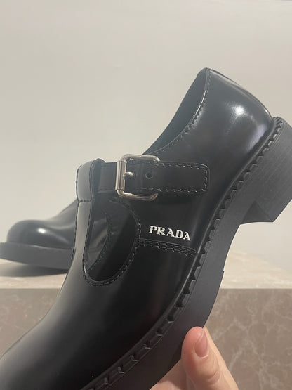 Derbies Prada noirs T.40,5 NEUVES