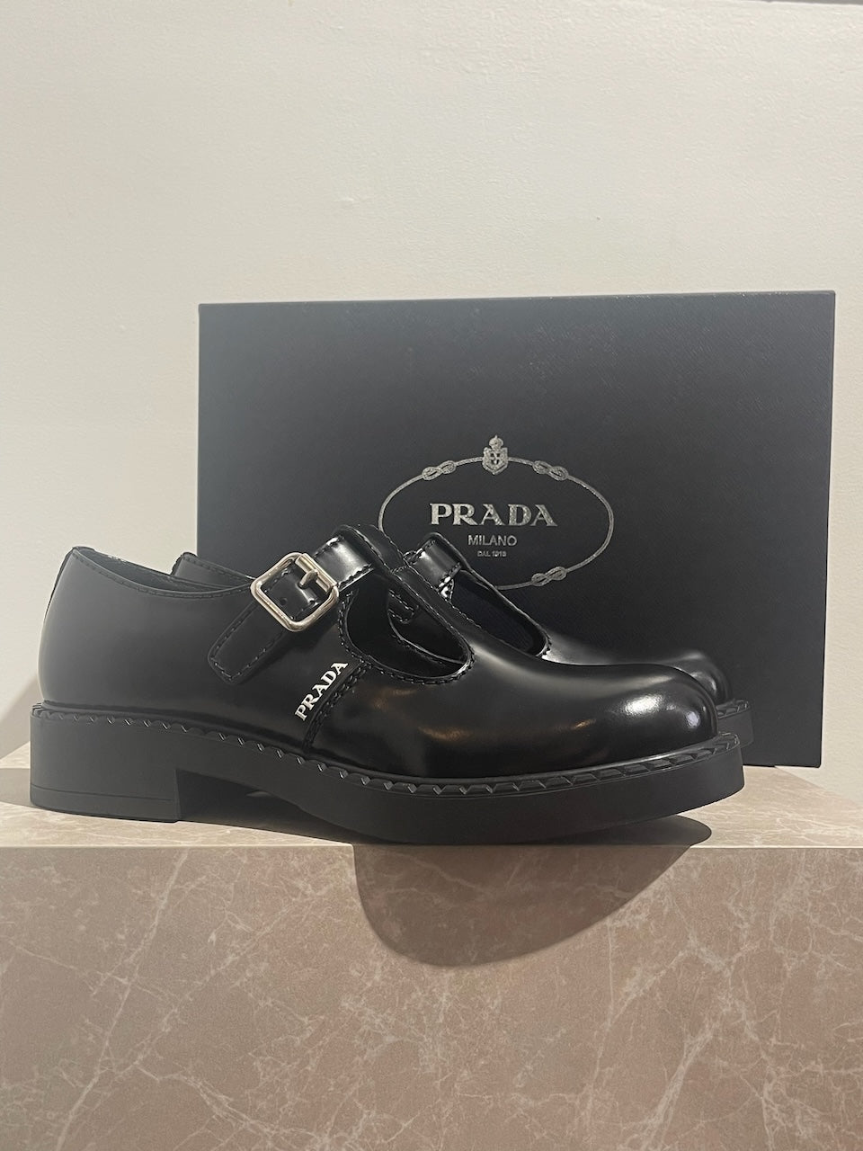 Derbies Prada noirs T.40,5 NEUVES