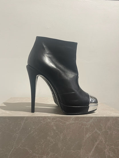 Bottines Chanel noires T.39