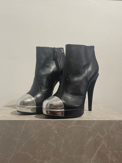 Bottines Chanel noires T.39