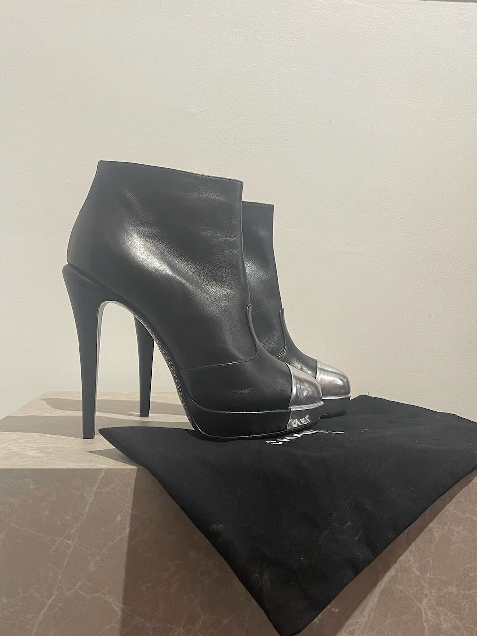 Bottines Chanel noires T.39