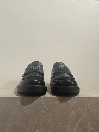 Mocassins Prada noirs T.39,5