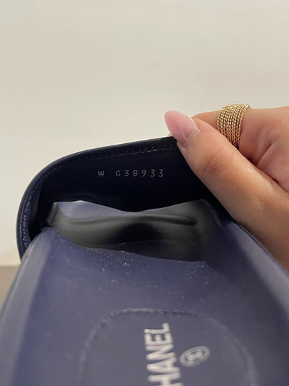 Sandales Chanel bleu marine T.39