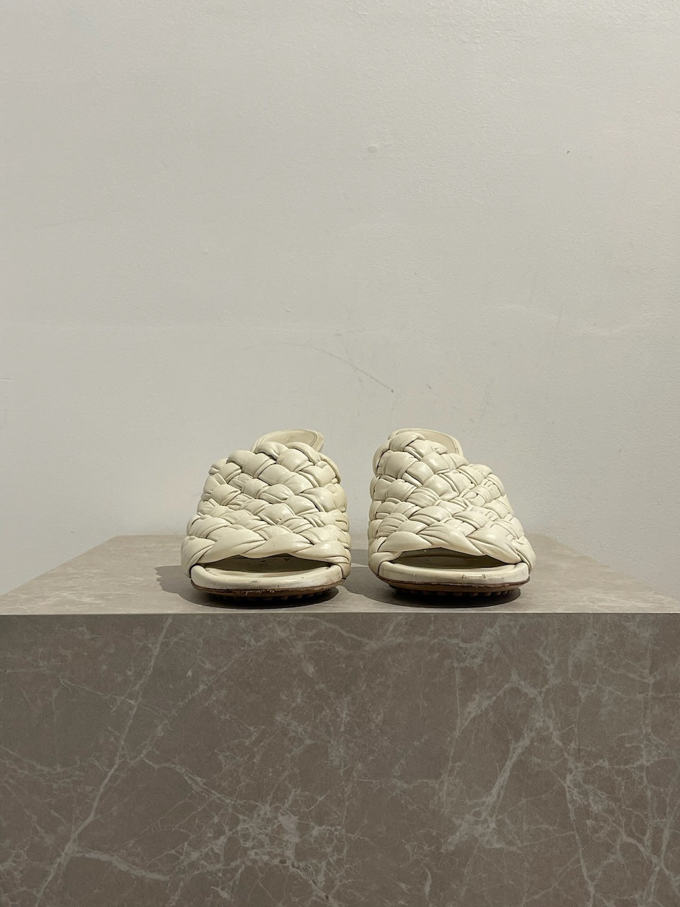 Mules Bottega Veneta écrue T.38