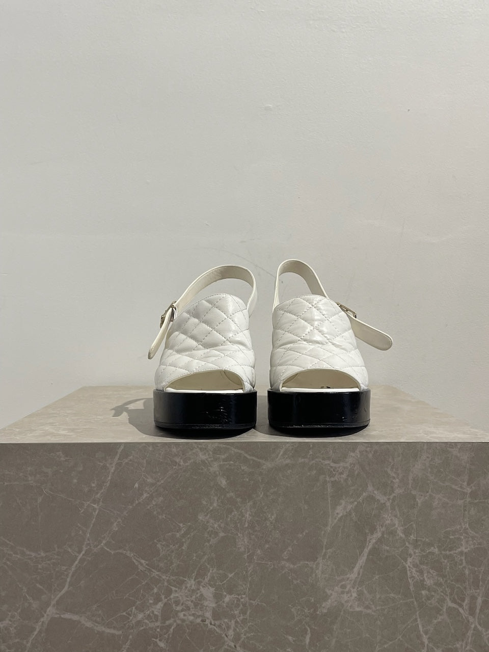 Sandales Chanel blanches T.37