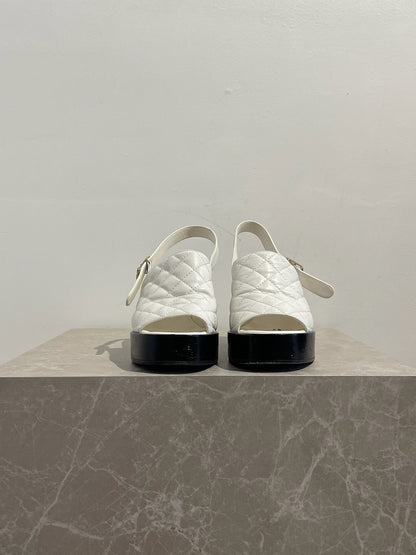 Sandales Chanel blanches T.37