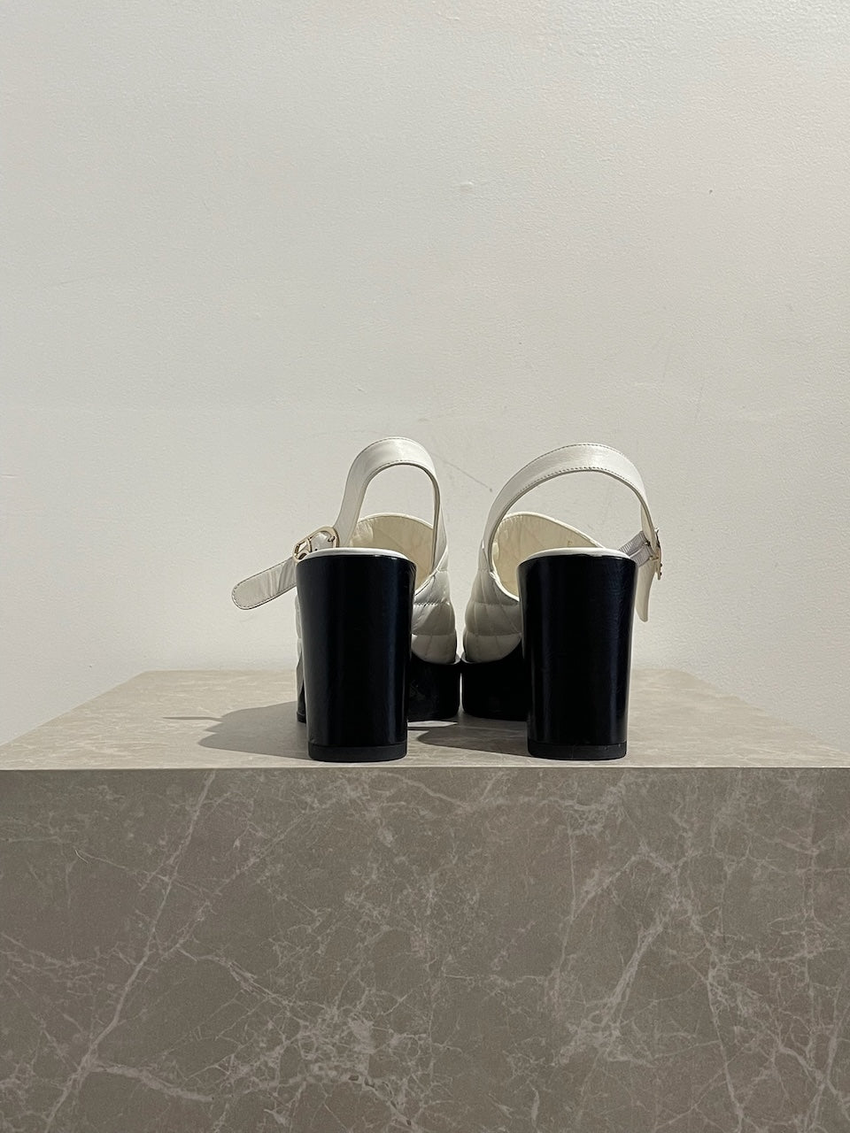 Sandales Chanel blanches T.37