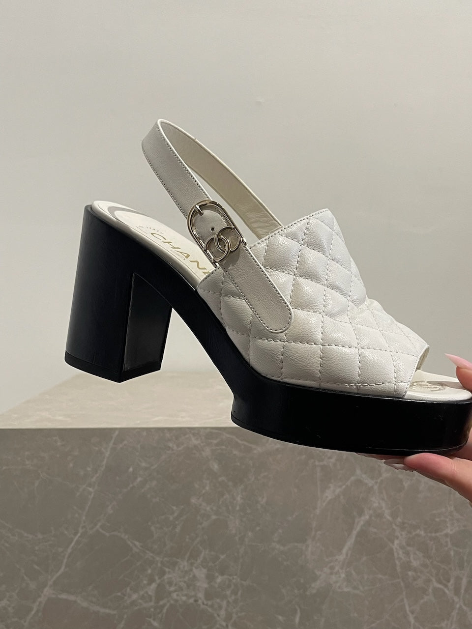 Sandales Chanel blanches T.37