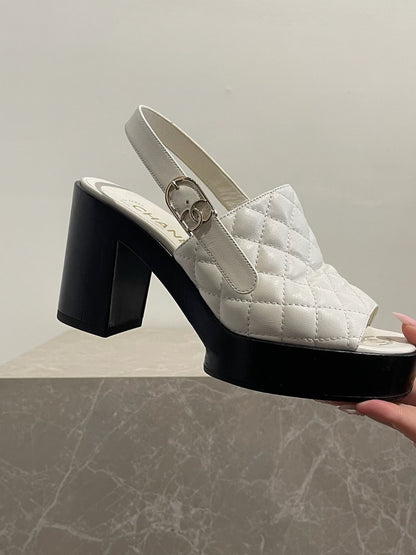 Sandales Chanel blanches T.37