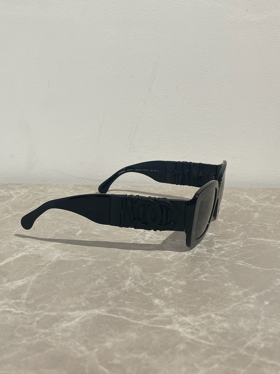 Lunettes de soleil Chanel noires