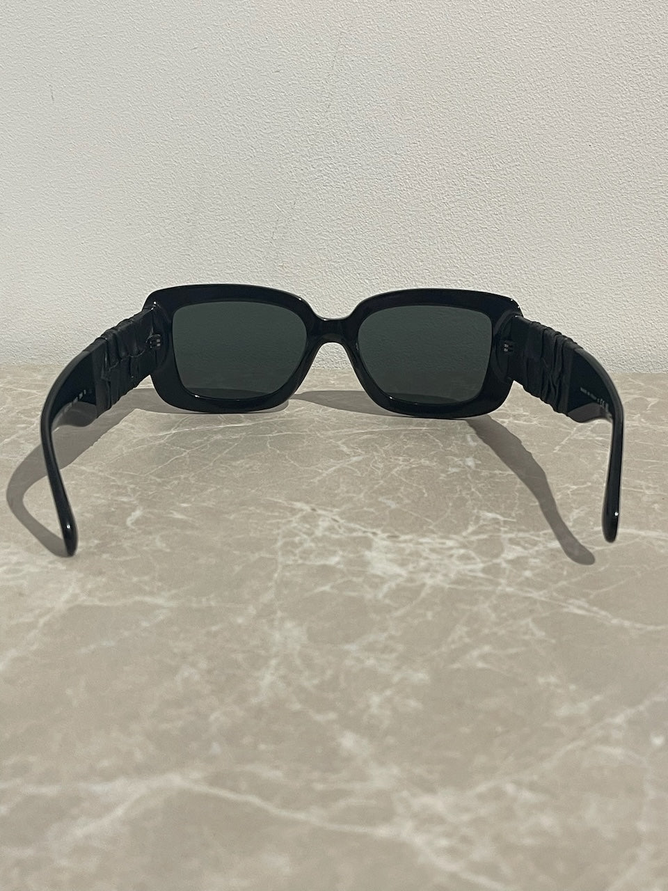 Lunettes de soleil Chanel noires