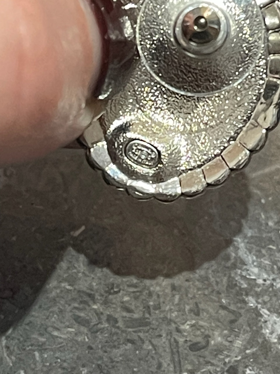 Boucles d'oreilles Chanel ovales CC