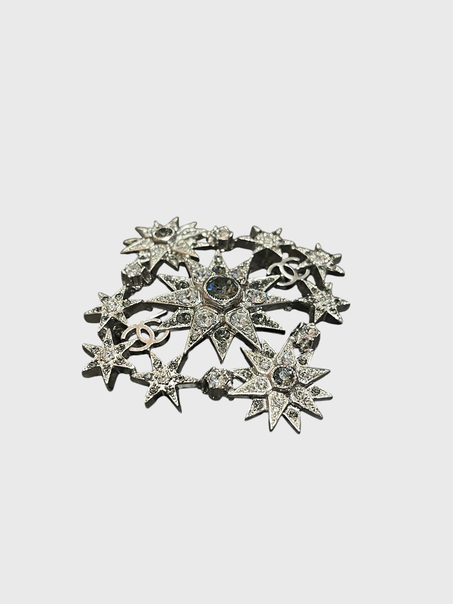 Broche Chanel argentée