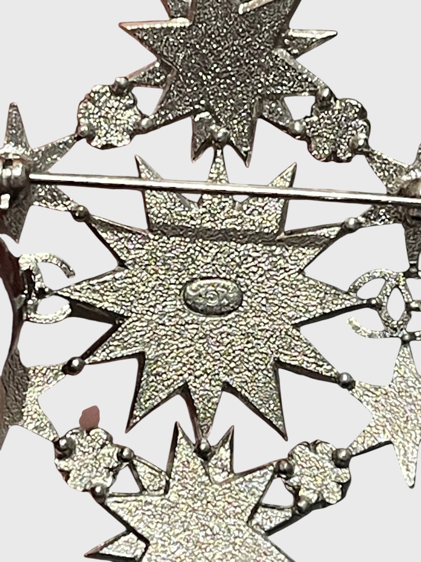 Broche Chanel argentée