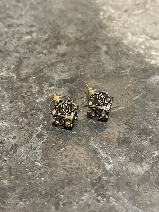 Boucles d'oreilles Chanel cube