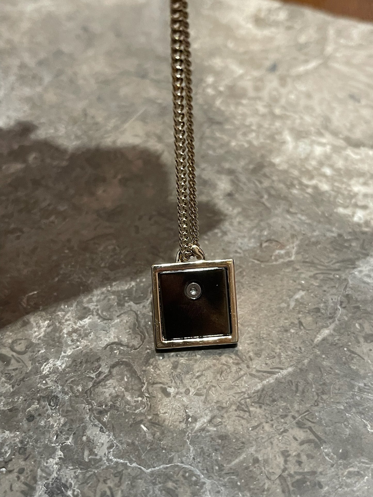 Collier Chanel CC doré