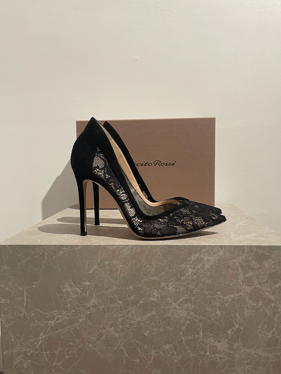 Escarpins Gianvito Rossi noirs T.38,5