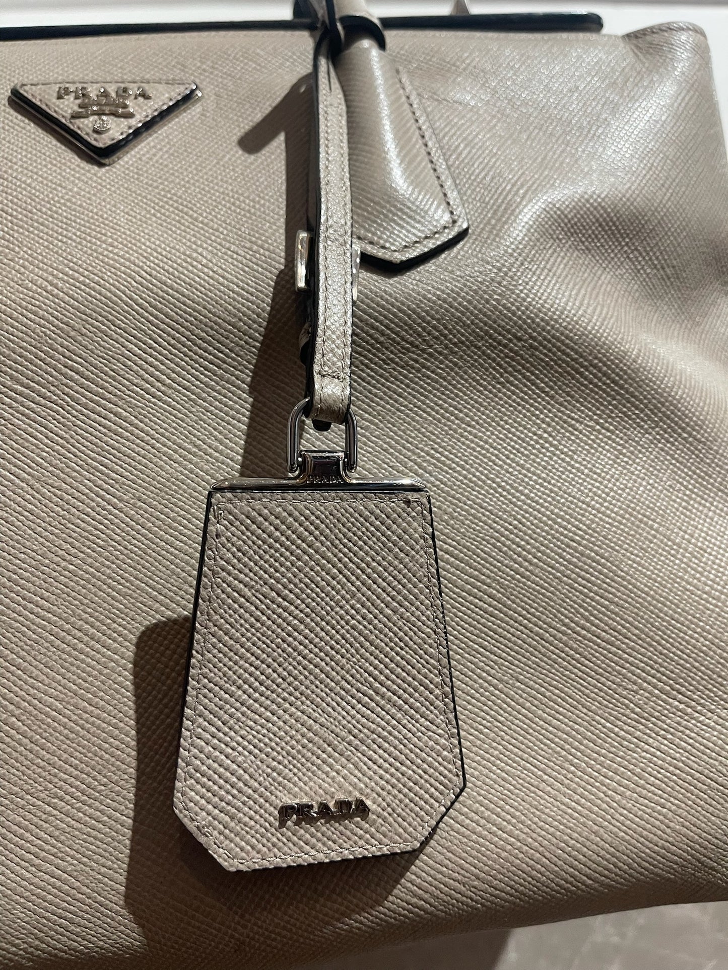 Sac Prada Turnlock Twin beige