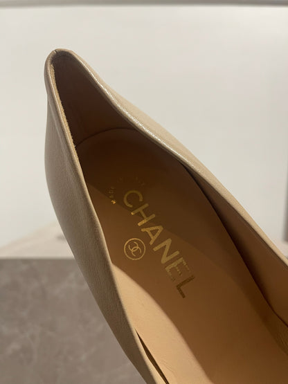 Escarpins Chanel beige T.37,5