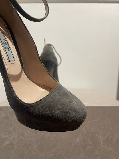 Escarpins Prada gris T.38