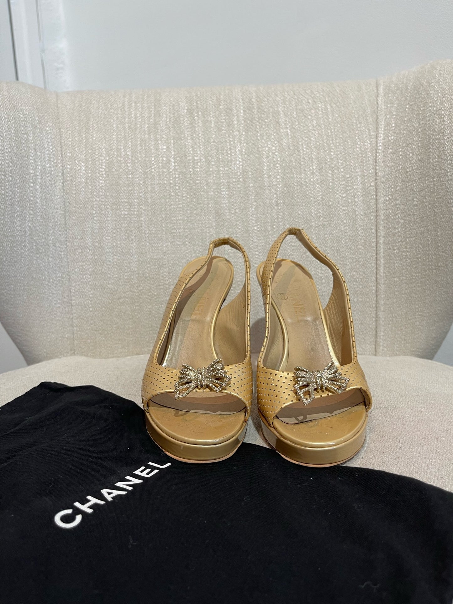 Escarpins Chanel beige T.36