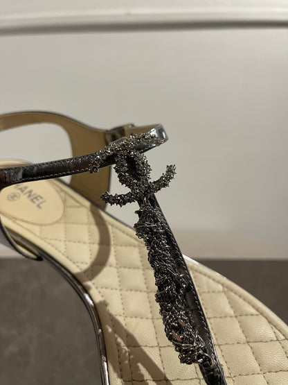 Sandales Chanel argent T.40,5