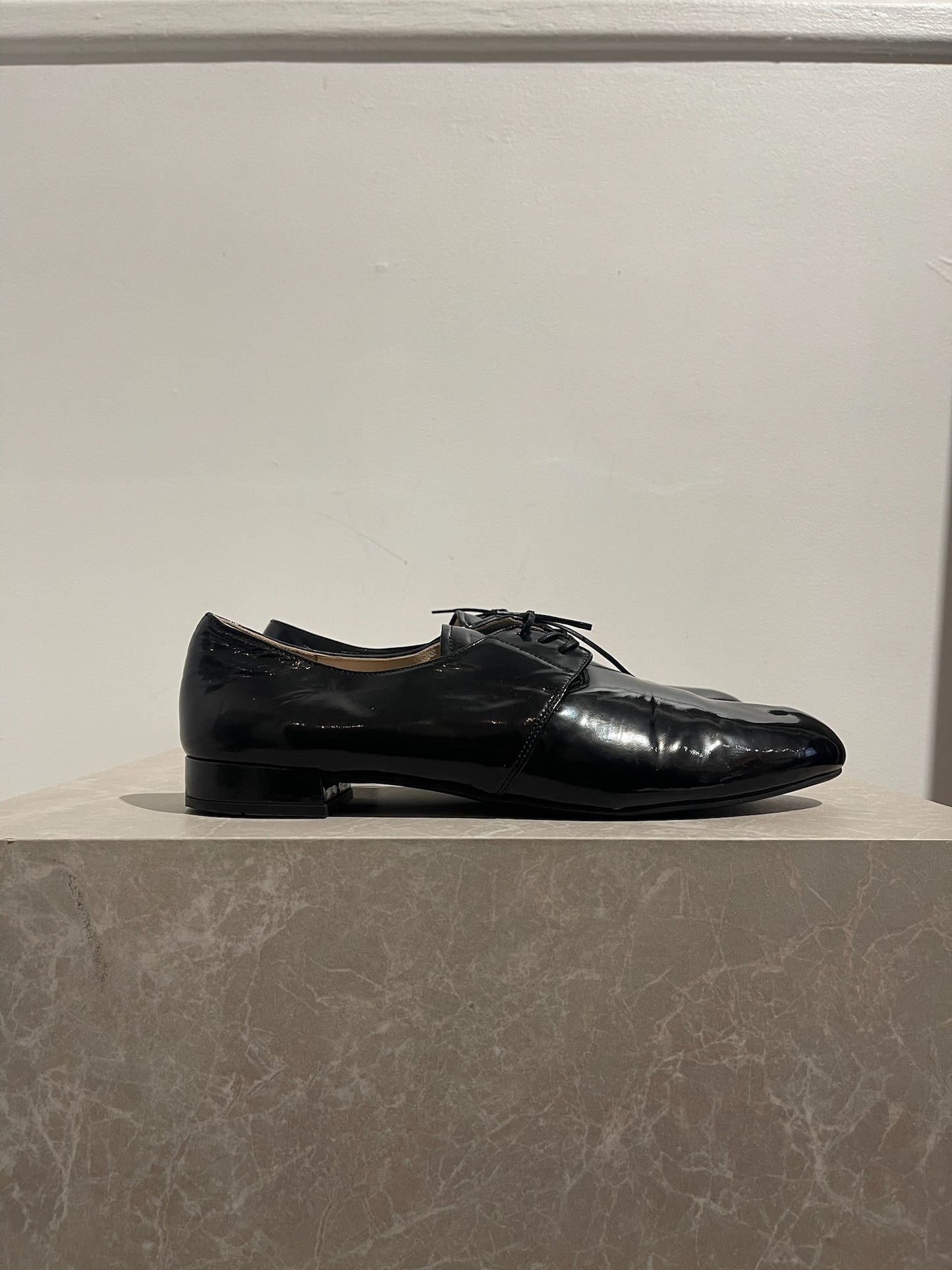 Derbies Prada noires T.40