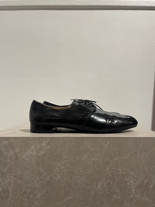 Derbies Prada noires T.40