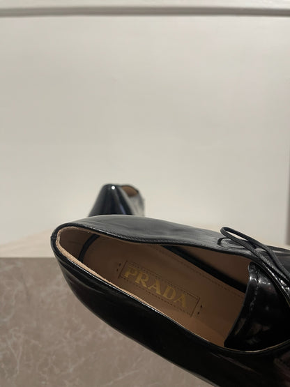 Derbies Prada noires T.40