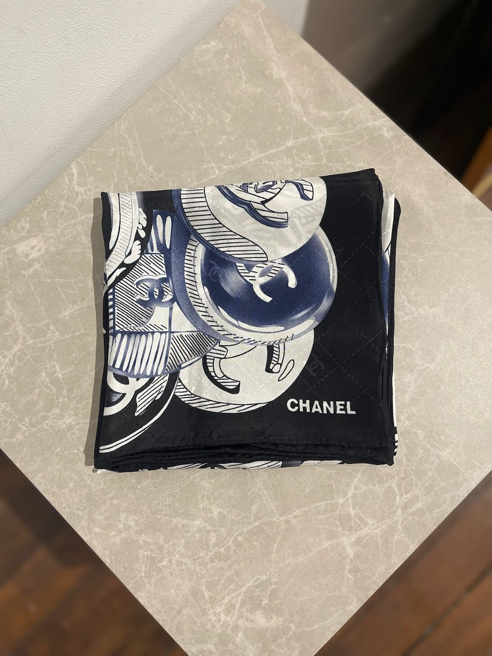 Foulard Chanel noir et bleu