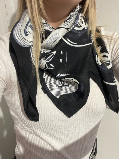Foulard Chanel noir et bleu
